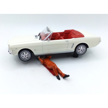 Figurka Mechanik Paul orange - skala 1:24 - American Diorama